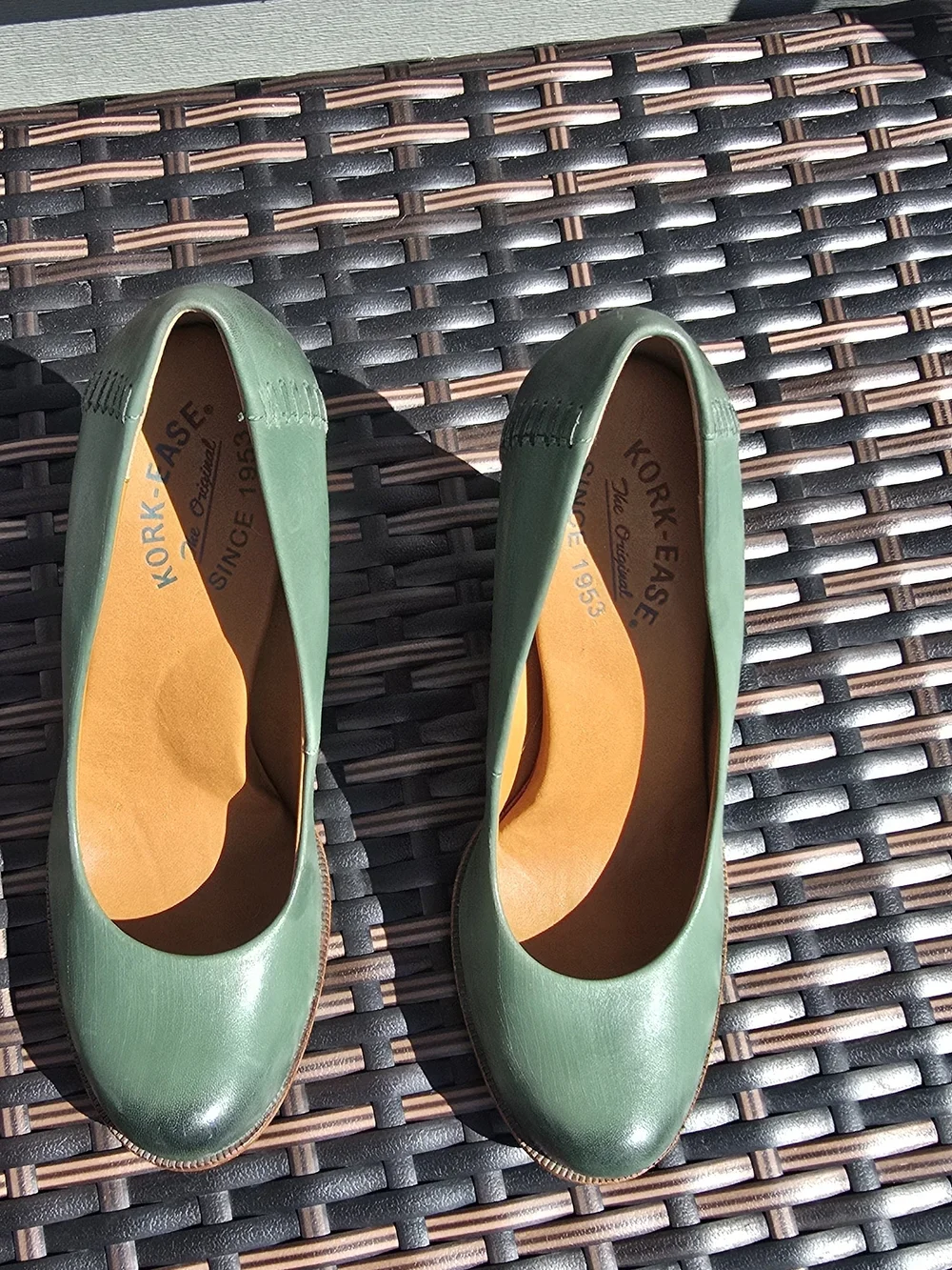 Kork-Ease Green Leather Round-Toe Wedge Pumps - Picture 2 of 16